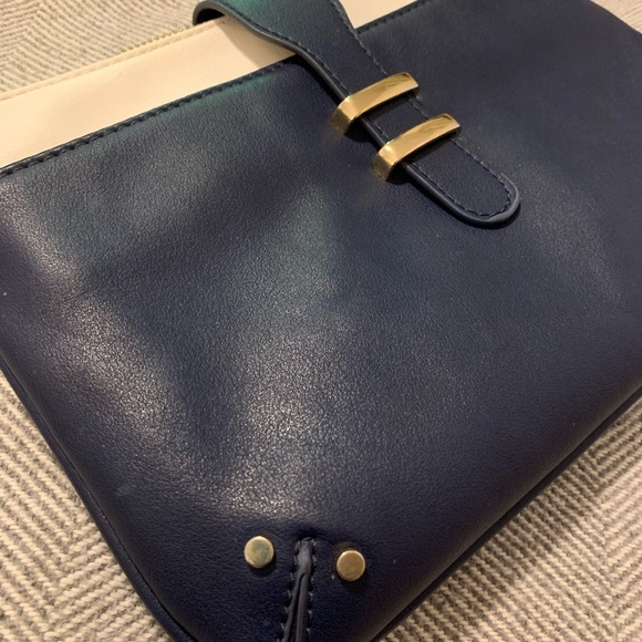 Vegan Leather Purse - Picture 2 of 6